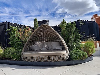 Terraza con estructura de descanso